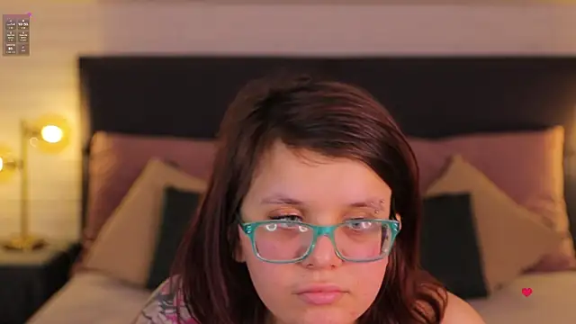 ariell_mini - Ariell_Mini's free webcam - UK Sex Cams