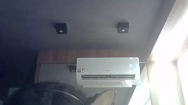 SkinnyKitten live sex cam