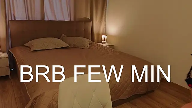 deloressaberi (F teen) - Tease my bra + squeeze them