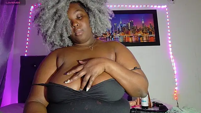 ebony_NeighborMoans webcam