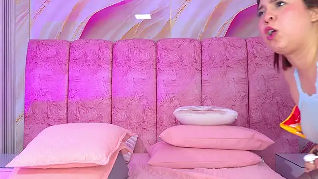 emmacurvy (F young) - Ride and Squirt