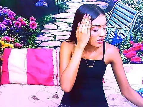 IndianPretty14u2Luv webcam