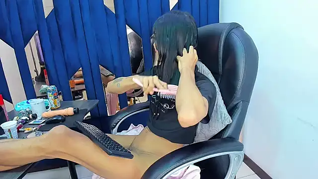 Aisha_hotts777 webcam