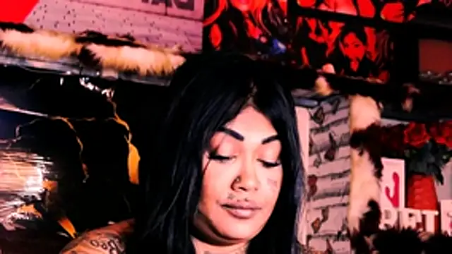 indian_dreamgirl webcam