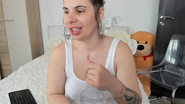 sweetemy4u (F milf) - make this pussy happy whit a big squirt