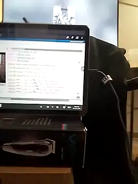 Webcam Model (EmmaKrosss)  is live.Free join now!