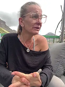 LucyLingerie78 webcam