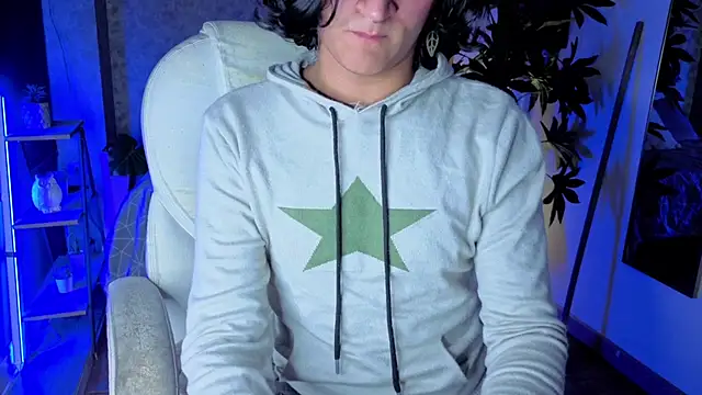 zoee_kiss_ - Zoee_Kiss_'s free webcam - UK Sex Cams