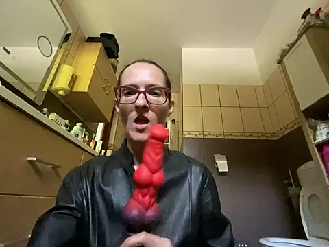 Hairy_horny_mommy webcam