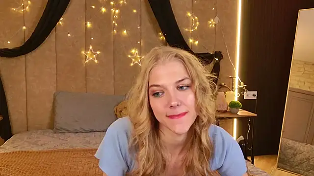 4example_Chloe webcam