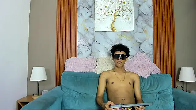 VERY_HOT_GUYS webcam