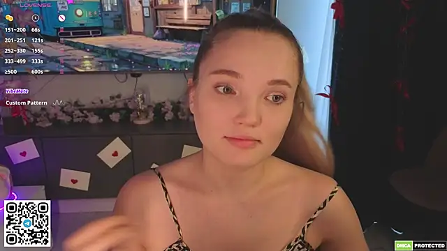 julielupo - JulieLupo's free webcam - UK Sex Cams