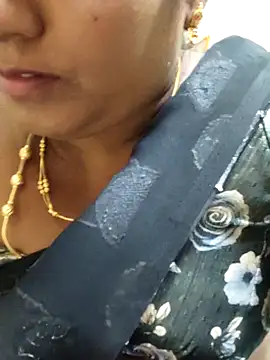 yamini1431 Stripchat cam model