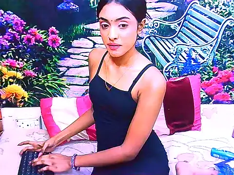 IndianPretty14u2Luv webcam