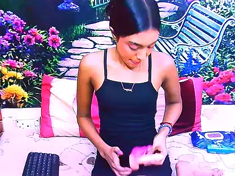 IndianPretty14u2Luv webcam
