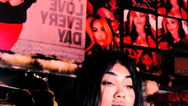 indian_dreamgirl webcam