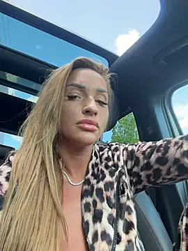 LovingBlondie webcam