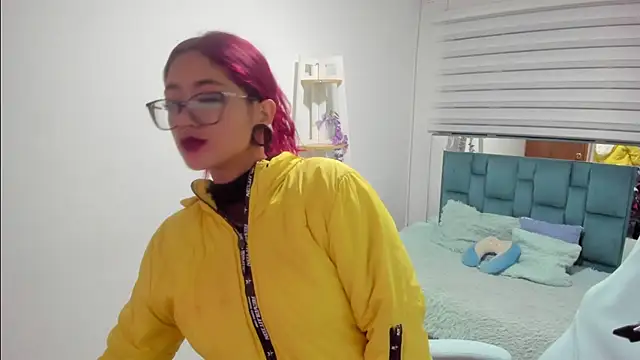 sara_red_x (F teen) - show ass