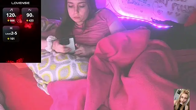 Blondiewithanass webcam