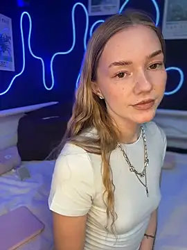 MilaMoone Live Webcam on Stripchat