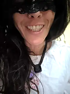 emyskinny85 (F milf) - ANCORA UNA SCHIZZATA E TORNO AL LAVORO👅