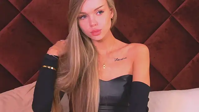 MarilynNova live sex cam