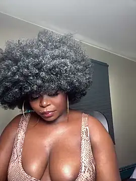 WomanNextdoor1 webcam