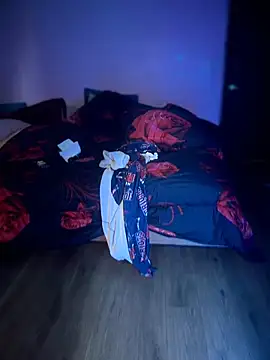 Milfshortcakes webcam