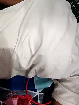 Lovely_priya1001 webcam