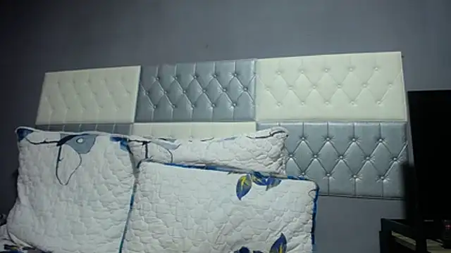 SEXYBUSTYEBONYXX webcam