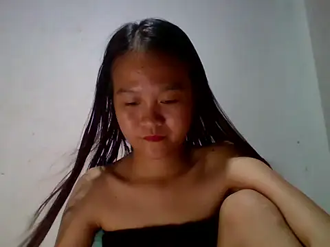 Yourlilpinayy webcam