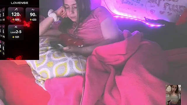 Blondiewithanass webcam