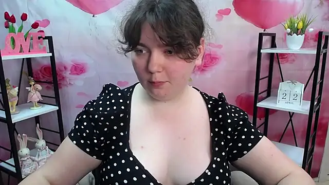 NeonilaLisova webcam