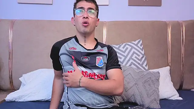 Tommas_Jhonson webcam