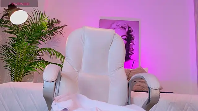 ChristinaMilian_ webcam