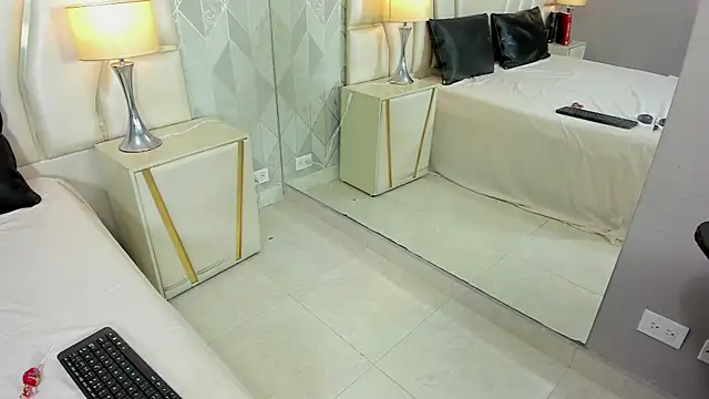 NicolSanders_ webcam