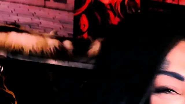 indian_dreamgirl webcam