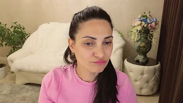 LovelyBeatrice webcam