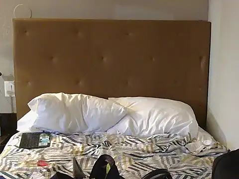 nakedgarbageperson webcam