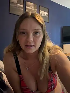 Webcam Model (Sky25x)  is live.Free join now!