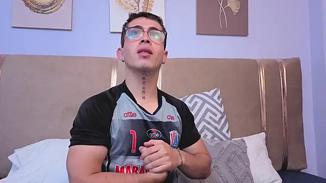 Tommas_Jhonson webcam