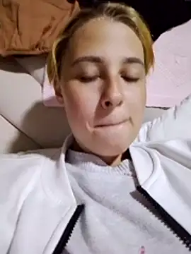 Gussie_Bridie webcam