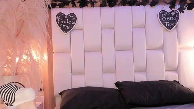 Daphne_And_Roger webcam