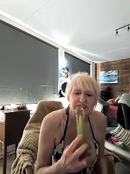 Heidiblueeyes webcam