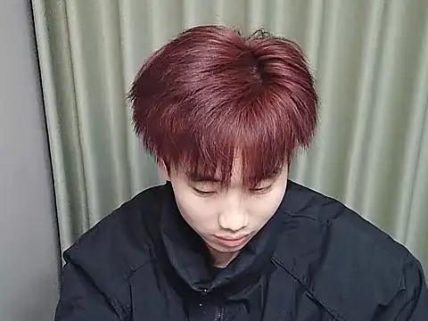 m888ao (M twink) - 赤裸上身20分钟