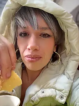 MARILYNMADELENAKOVANOVA webcam