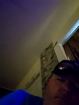 Hotredheadandtoungelasher webcam