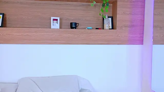 Darlyn_tenderhot__'s room