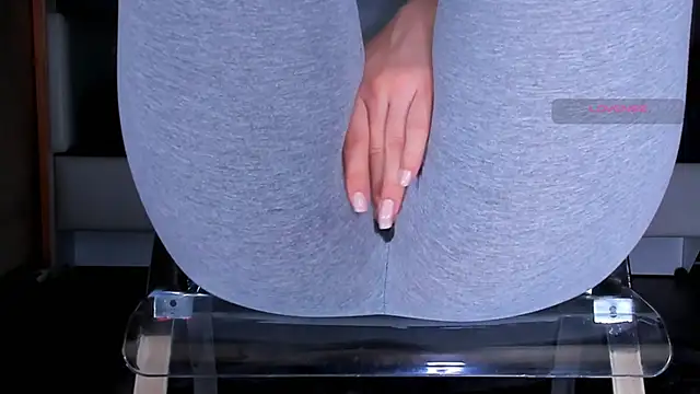 Cameltoe_squirt_inPants