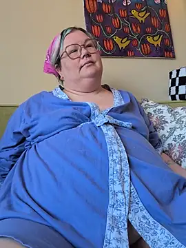 Webcam Model (PotOfGreer) is live